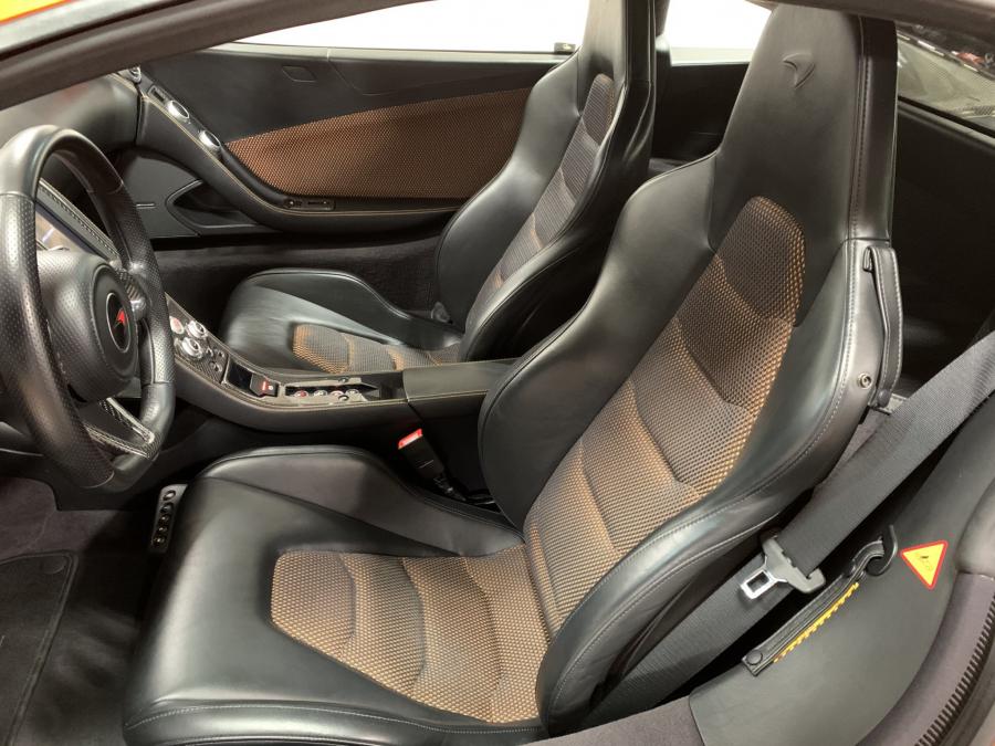 Интерьер McLaren MP4-12C 2012 года  (фото 41 из 48)